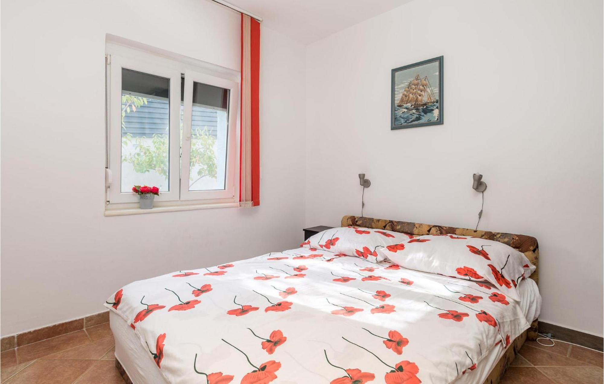 1 Bedroom Beautiful Apartment In Vrh Vrh  Esterno foto