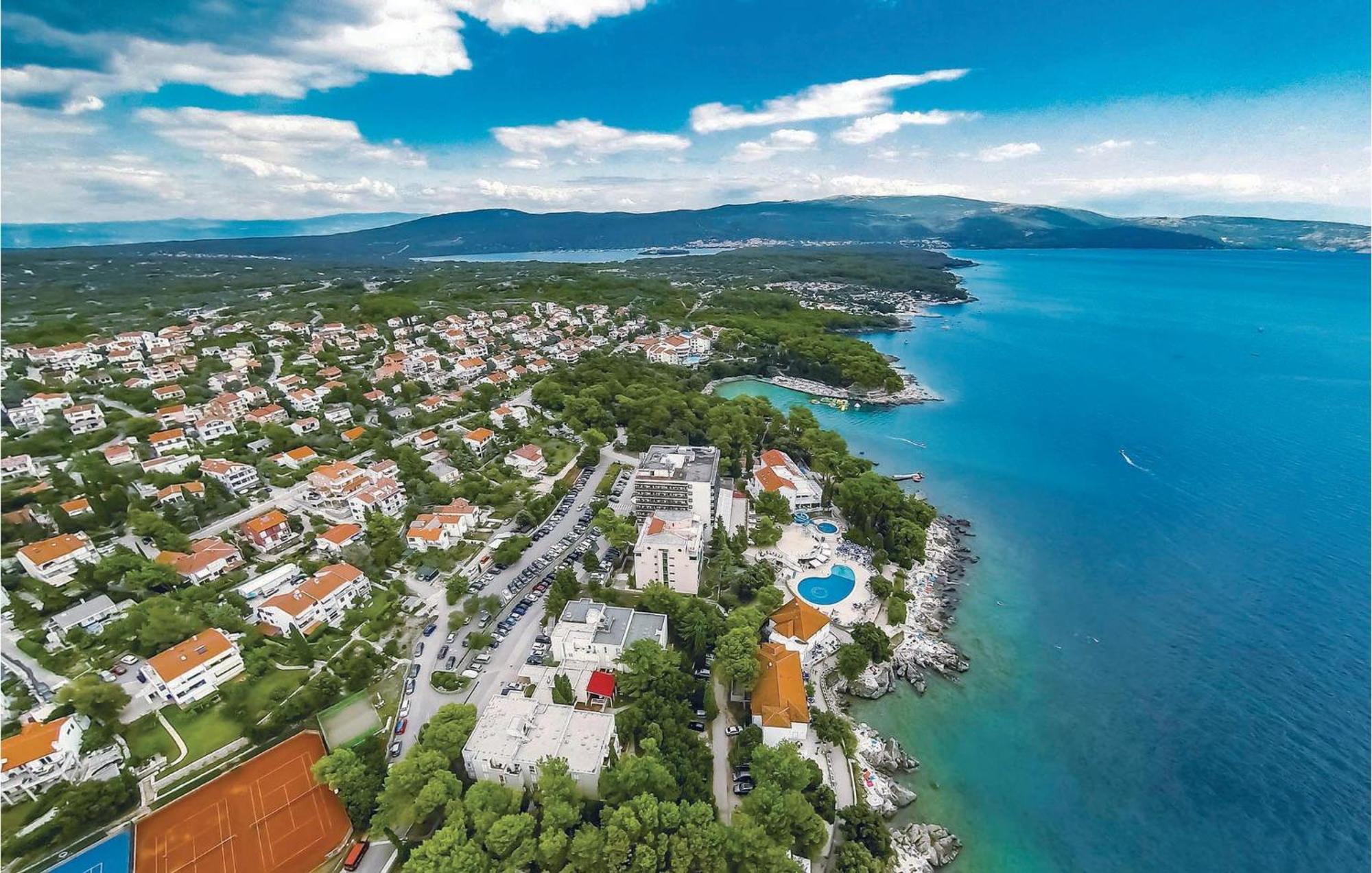 1 Bedroom Beautiful Apartment In Vrh Vrh  Esterno foto